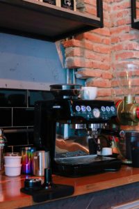 Best Espresso Machine Under 1000: Breville Barista Express
