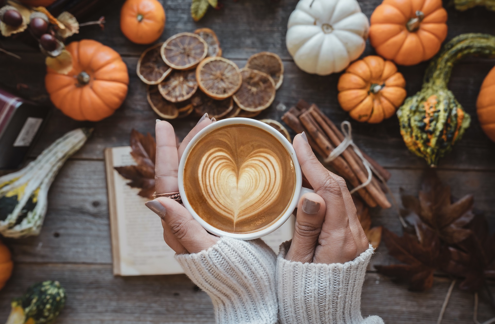You are currently viewing When Does the Pumpkin Spice Latte Come Back? Autumn Starts in August!